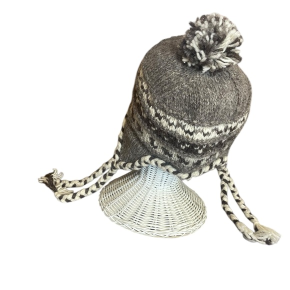 Windhorse pure wool hat with ear flaps, made in Nepal - Picture 4 of 9